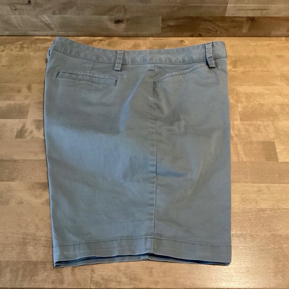 Lands End Ladies Petite Mid Rise Chino Shorts Size 14P - Picture 1 of 7